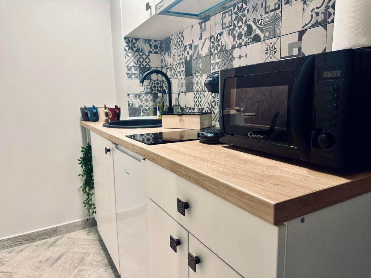 Ap 3 Apartment *